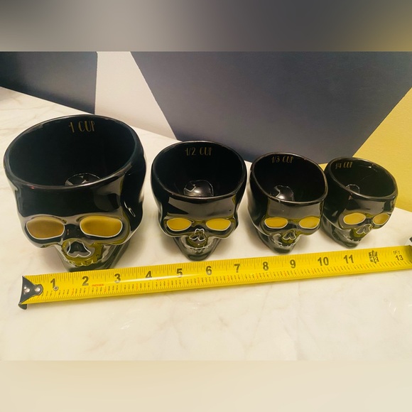 Ceramic skull measuring cups 💀 - Picture 3 of 9